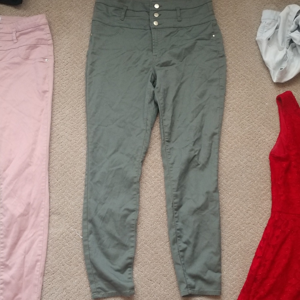 Refugee high-waisted pants